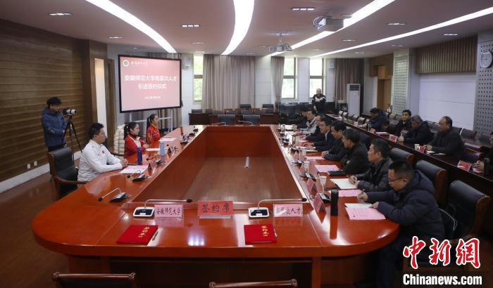 beat365唯一官网举行高层次人才引进签约仪式现场。　beat365唯一官网 供图